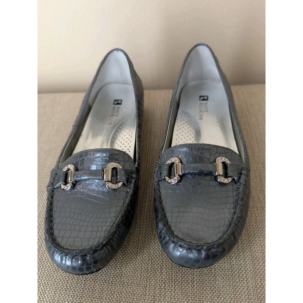 White Mountain Prize Pewter Gray Leather Embossed Flats Moccasins Loafers Size 8 - Picture 2 of 7
